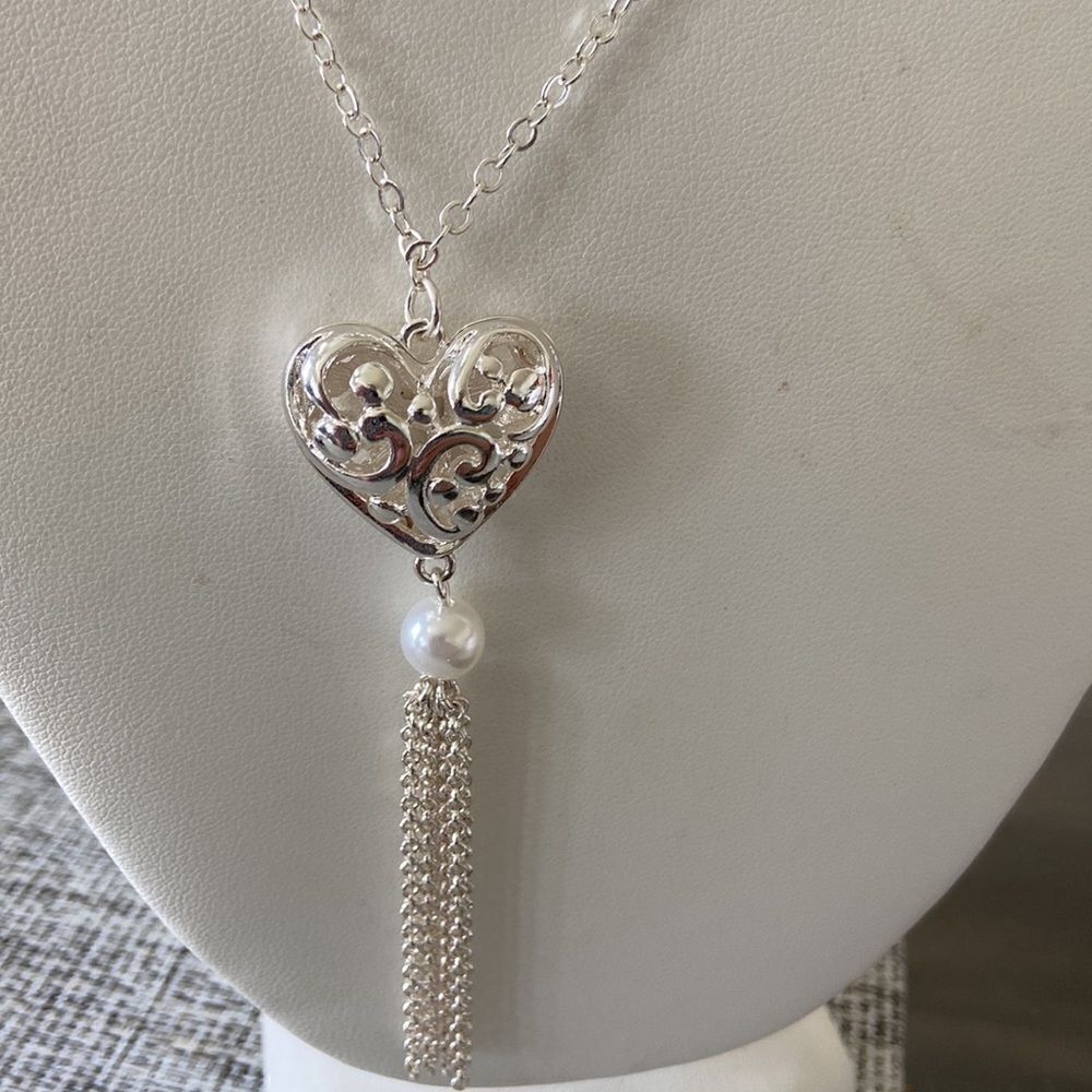Kim Rogers Inspiration Silvertone Heart Faux Pearl Fringe Long Necklace 32” NWT - Picture 4 of 8